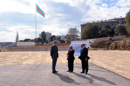 President Ilham Aliyev examines construction progress in 2-4 km section of Baku-Alat highway (PHOTO)